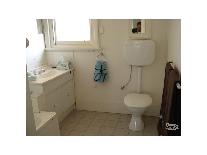 2/63 Dickens Street, Elwood VIC 3184