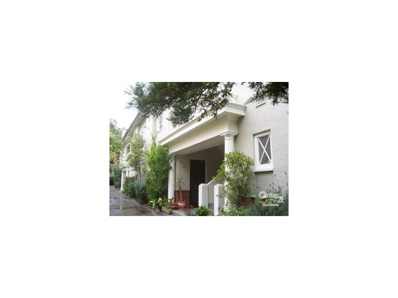 11/2 Redan Street, St Kilda VIC 3182