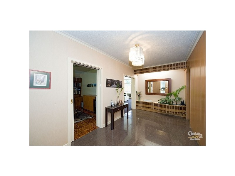 4 Milburn Grove, St Kilda East VIC 3183