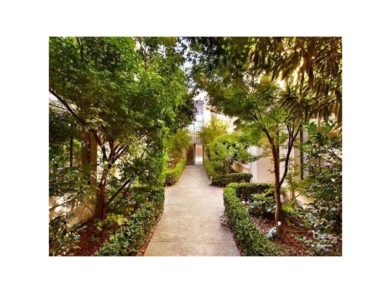 8/30 Balaclava Road, St Kilda East VIC 3183