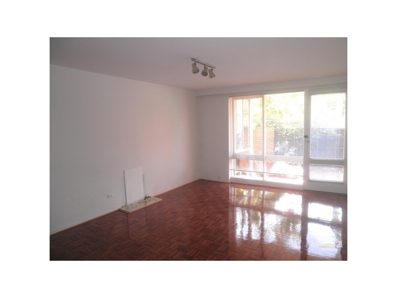 1/11 Crotonhurst Avenue, Caulfield North VIC 3161