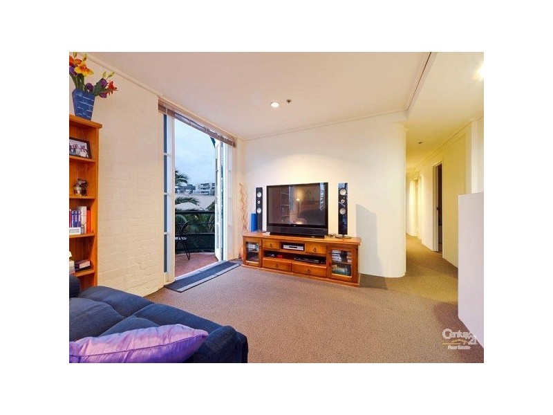 17/9 Beach Street, Port Melbourne VIC 3207
