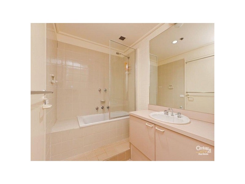 17/9 Beach Street, Port Melbourne VIC 3207