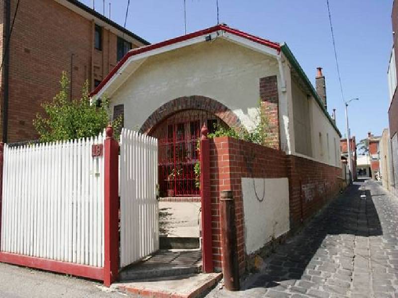 19 Oak Grove, St Kilda East VIC 3183