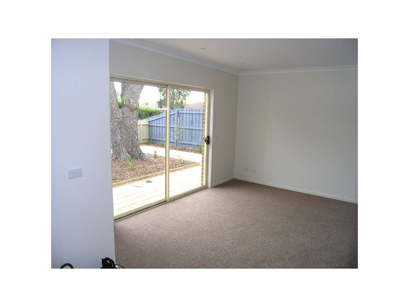 42D Follett Road, Cheltenham VIC 3192
