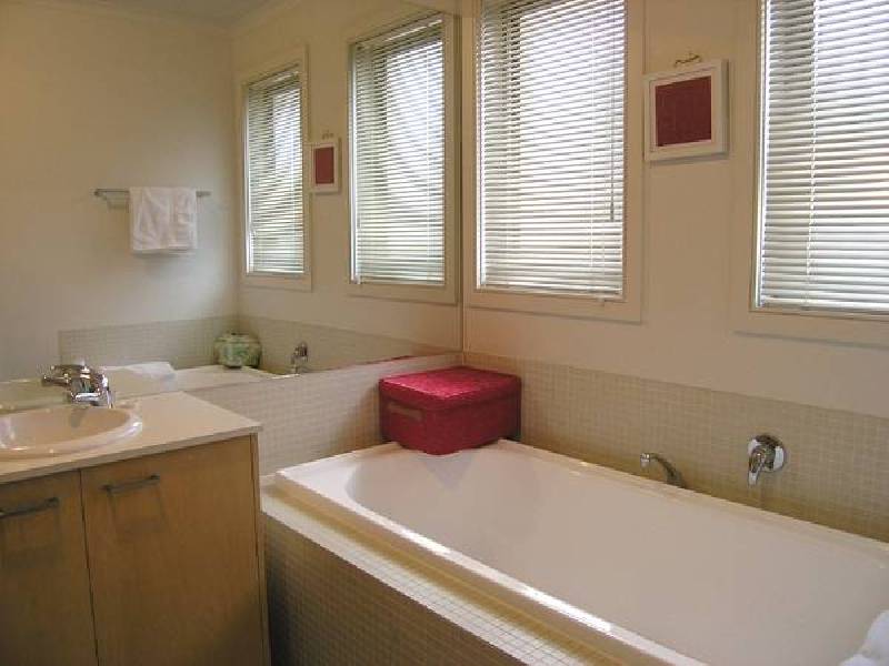 33 Carnoustie Parade, Heatherton VIC 3202