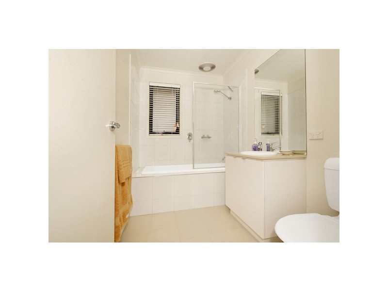 23 Pebble Beach Place, Heatherton VIC 3202