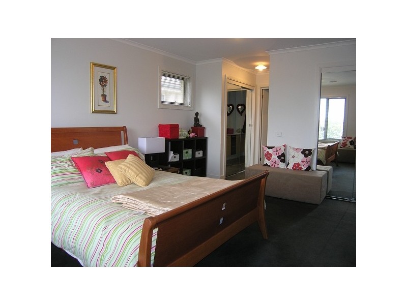 33 Carnoustie Parade, Heatherton VIC 3202