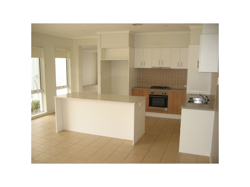 8 Carnoustie Parade, Heatherton VIC 3202