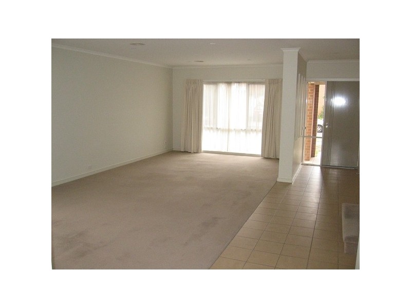 8 Carnoustie Parade, Heatherton VIC 3202