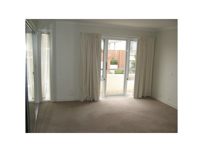 8 Carnoustie Parade, Heatherton VIC 3202