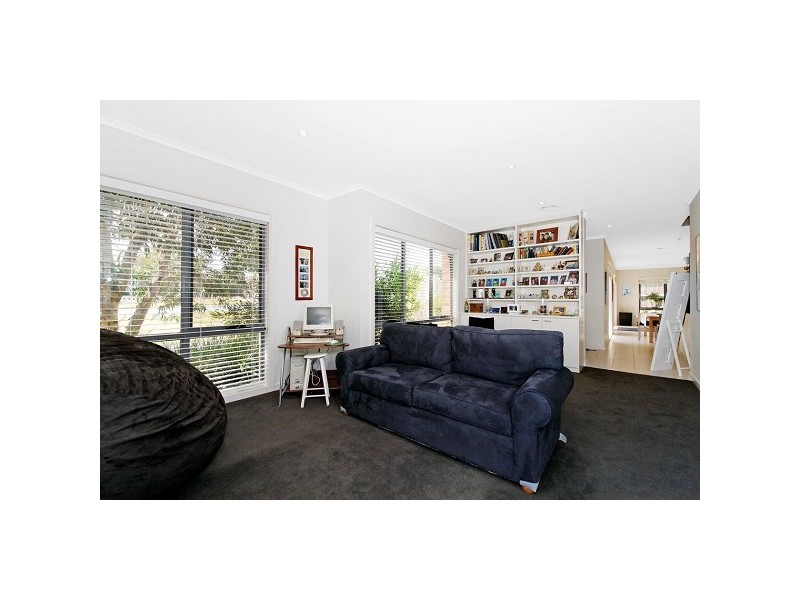 8 Ganton Place, Heatherton VIC 3202