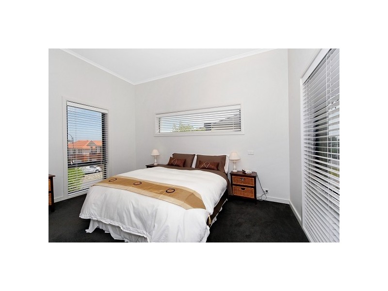 8 Ganton Place, Heatherton VIC 3202