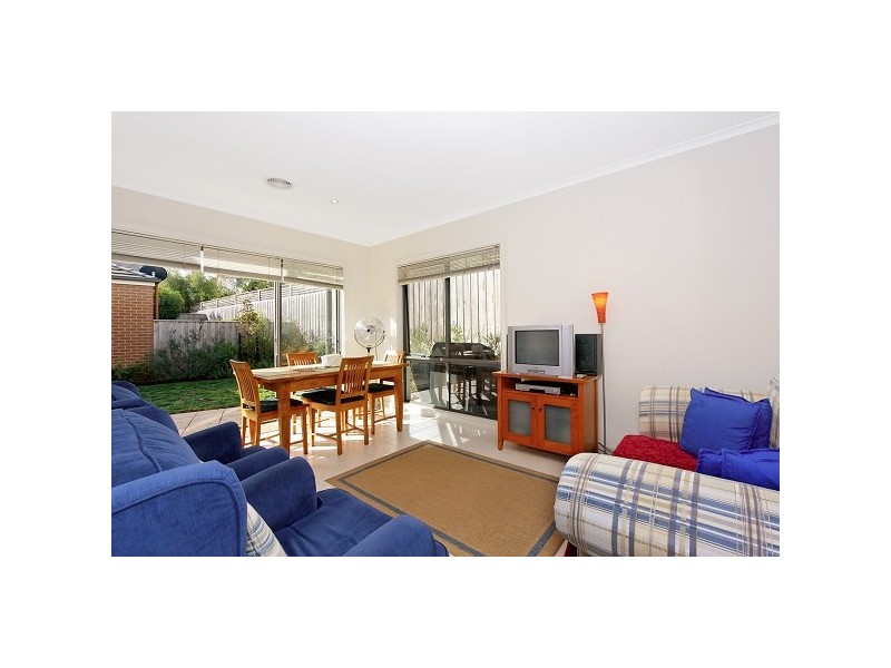 8 St Andrews Drive, Heatherton VIC 3202