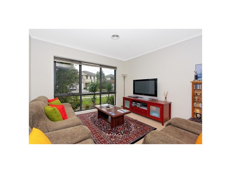 8 St Andrews Drive, Heatherton VIC 3202