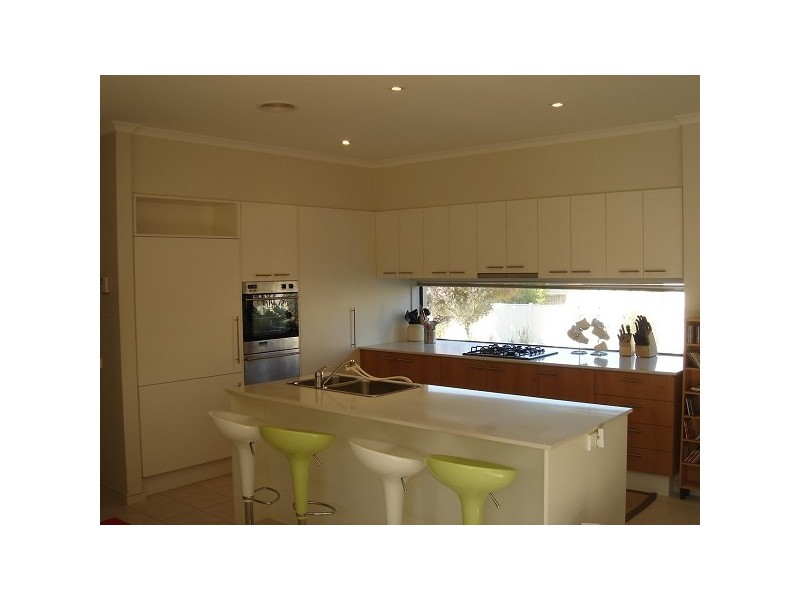 2 Sandhill Close, Heatherton VIC 3202