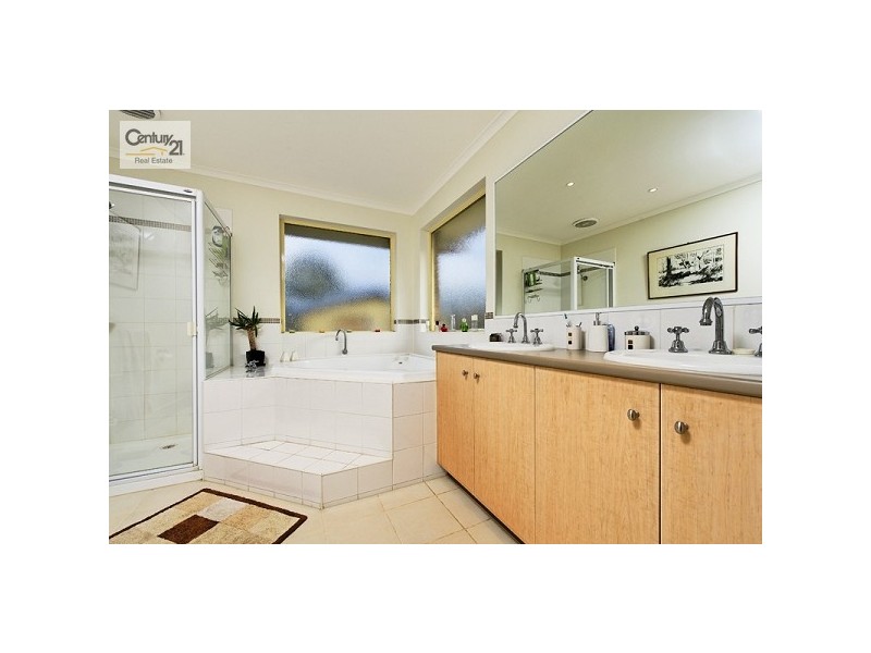 10 Baltusrol Circuit, Heatherton VIC 3202