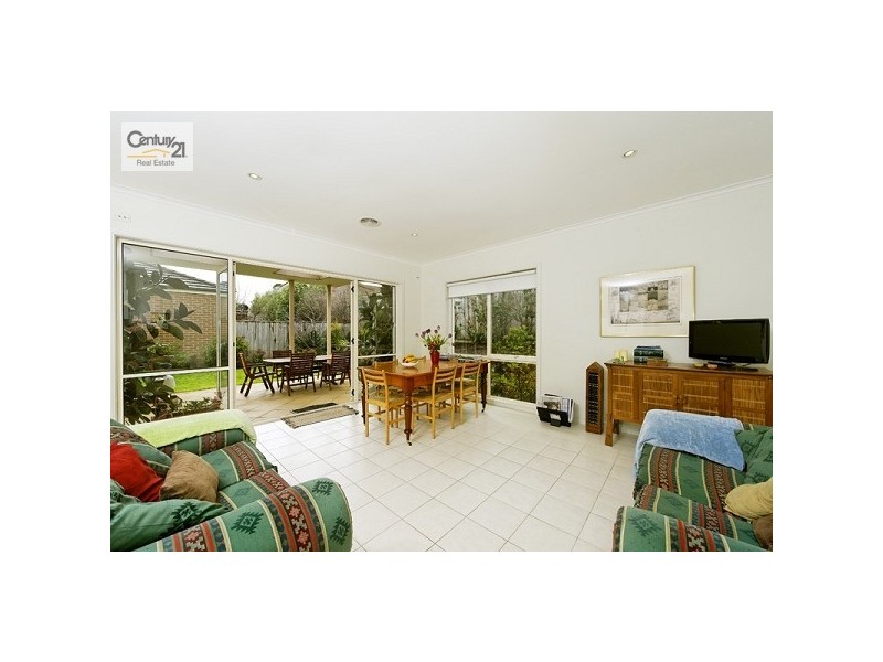 12 St Andrews Drive, Heatherton VIC 3202