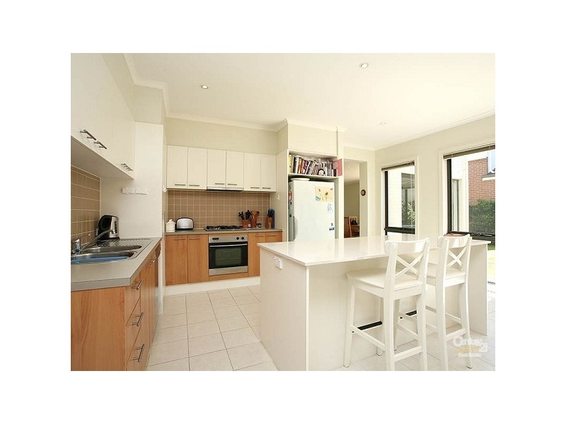 8 St Andrews Drive, Heatherton VIC 3202