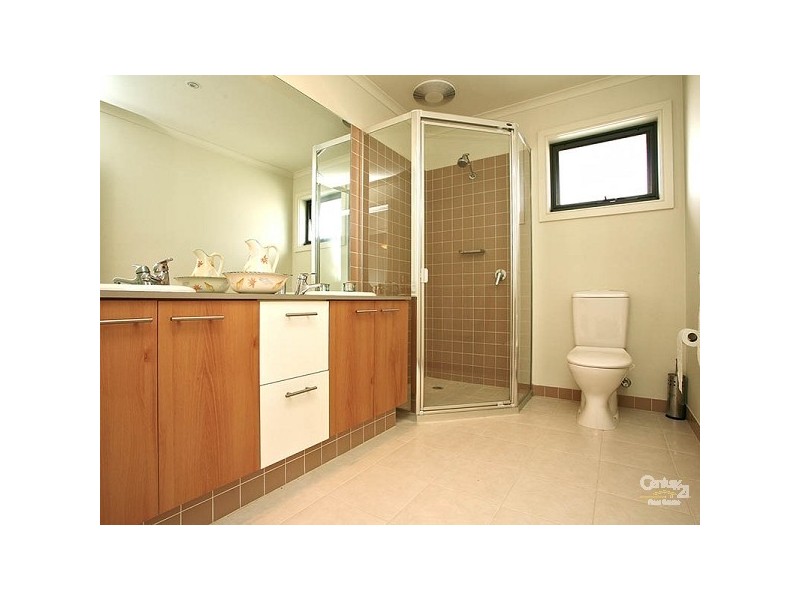 8 St Andrews Drive, Heatherton VIC 3202