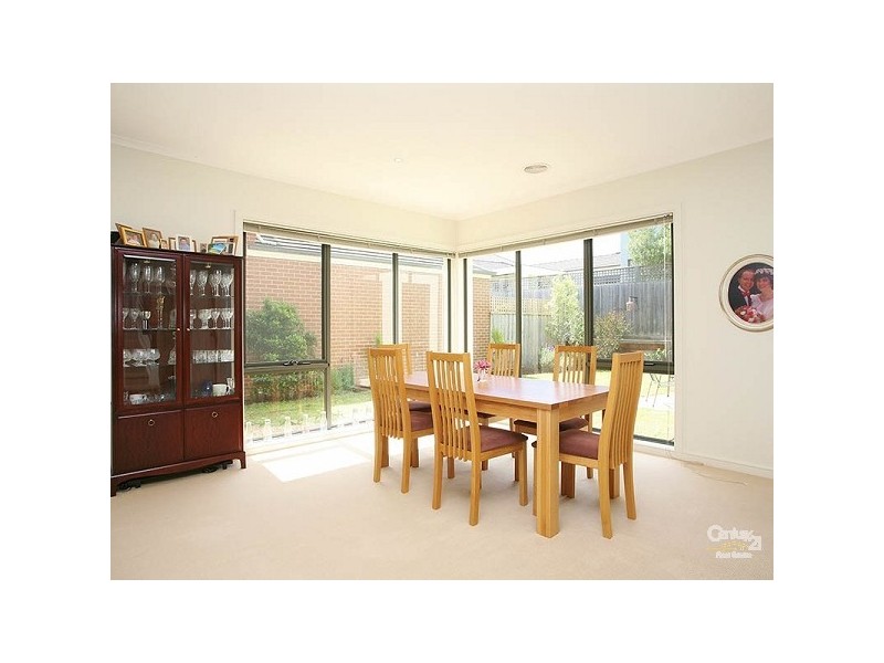 8 St Andrews Drive, Heatherton VIC 3202