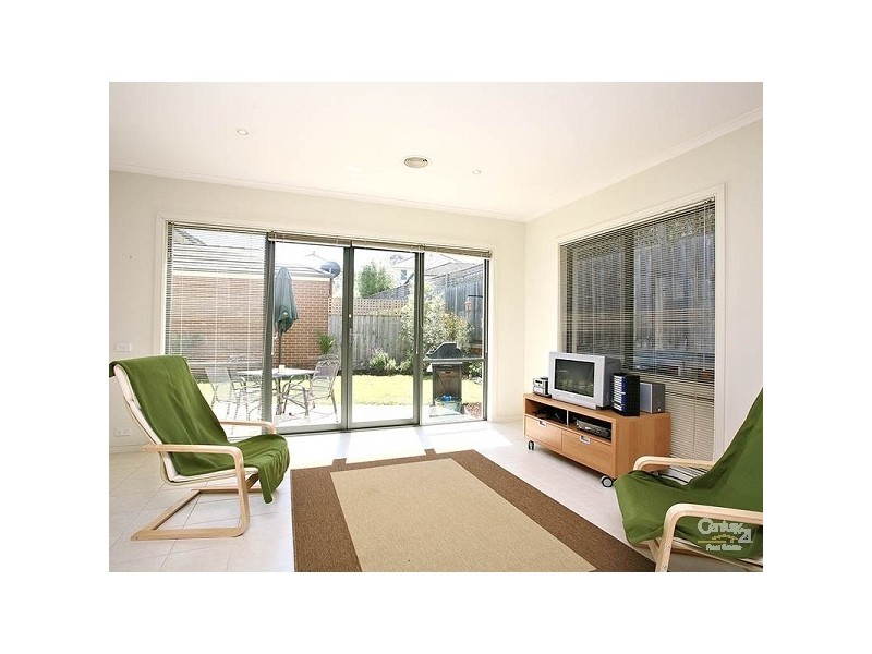 8 St Andrews Drive, Heatherton VIC 3202