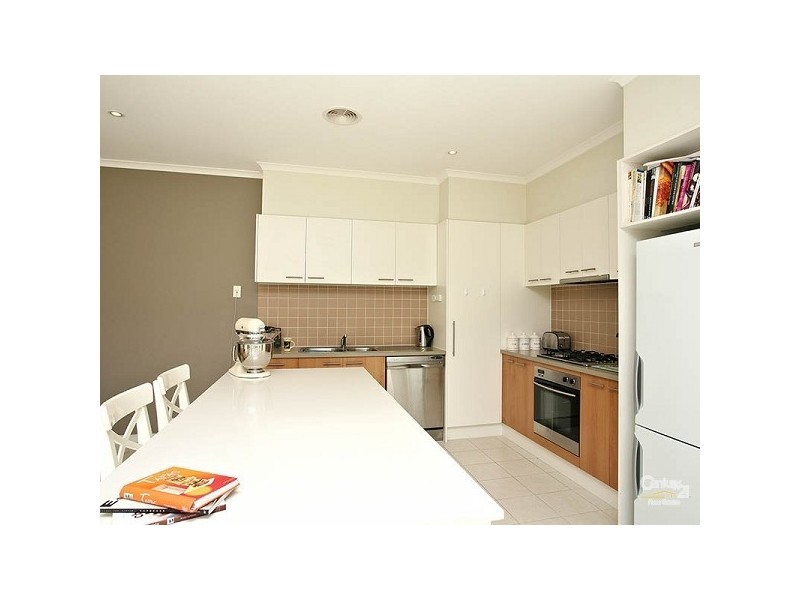 8 St Andrews Drive, Heatherton VIC 3202