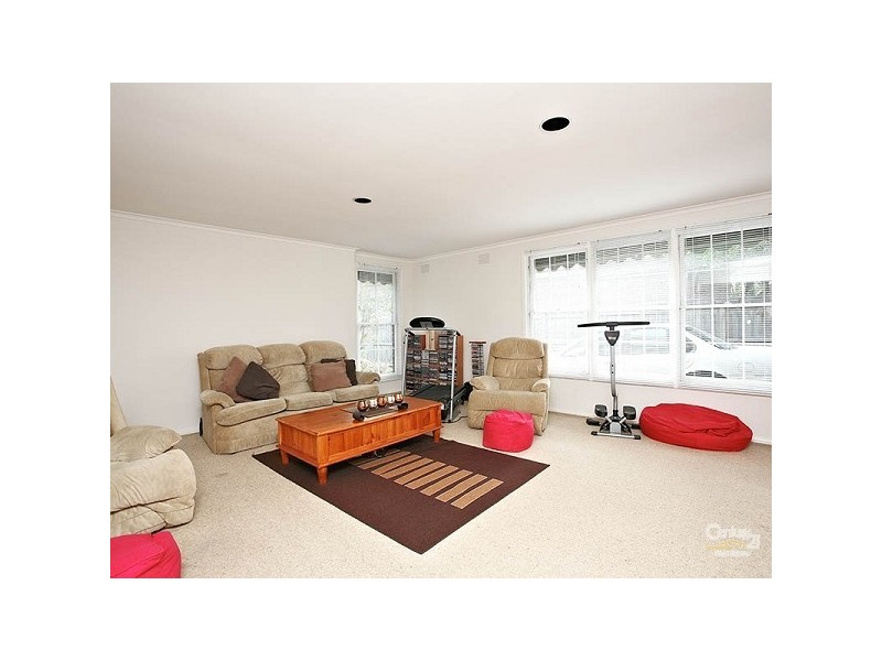 8 Rhoda Street, Dingley Village VIC 3172