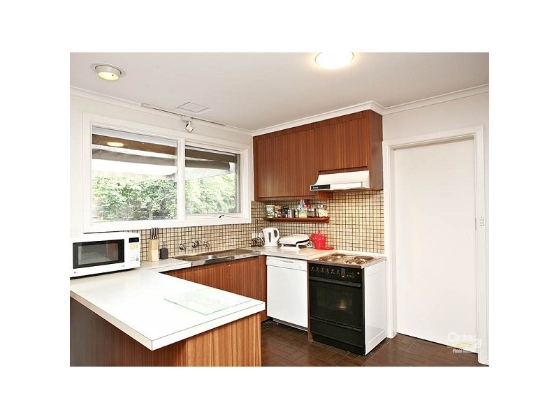 8 Rhoda Street, Dingley Village VIC 3172