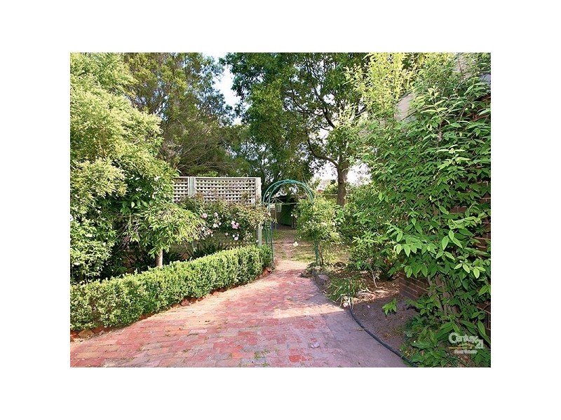 8 Rhoda Street, Dingley Village VIC 3172