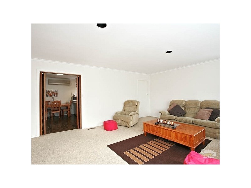 8 Rhoda Street, Dingley Village VIC 3172