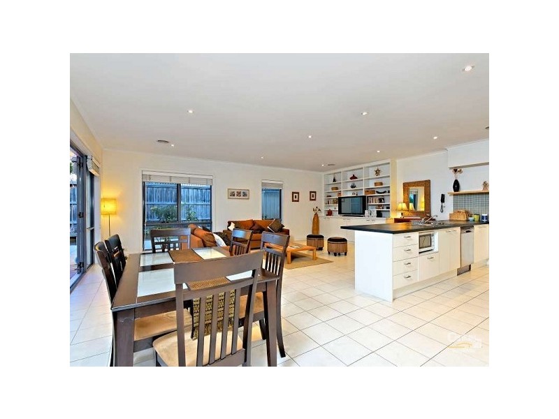 8 Ganton Place, Heatherton VIC 3202