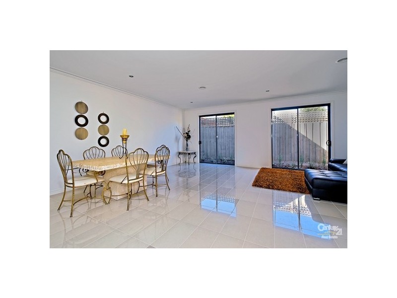 32 Derring Lane, Cheltenham VIC 3192