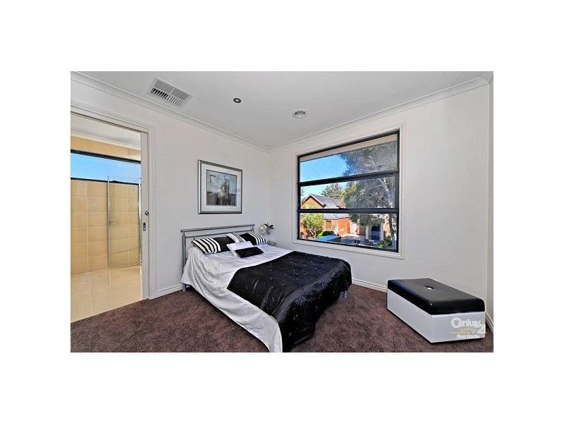 32 Derring Lane, Cheltenham VIC 3192