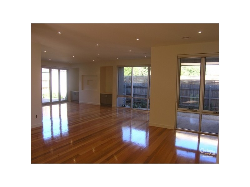 2/6 Russell crt, Mentone VIC 3194