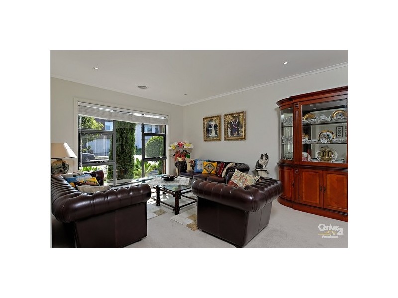 24 Oakmont Crescent, Heatherton VIC 3202