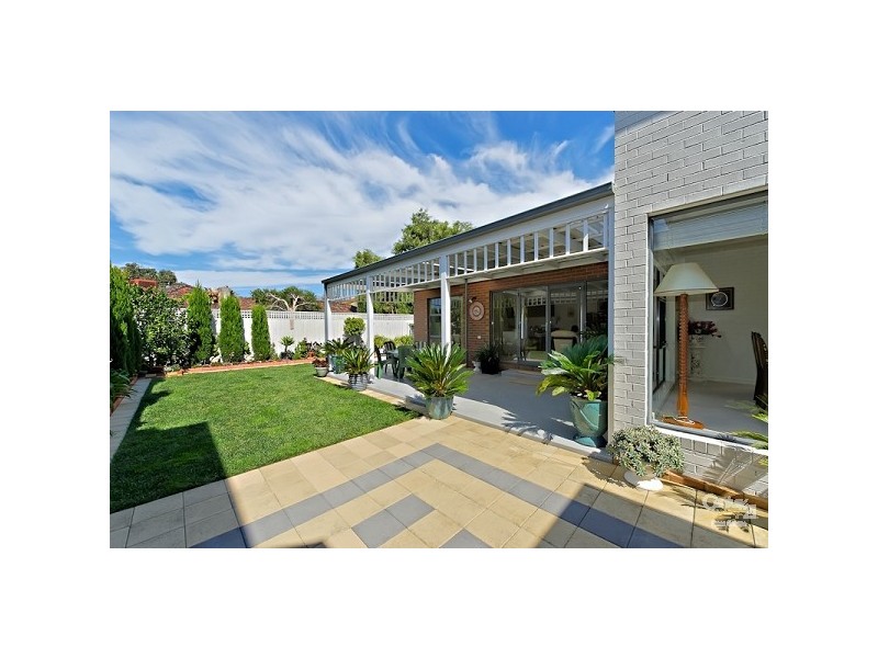 24 Oakmont Crescent, Heatherton VIC 3202