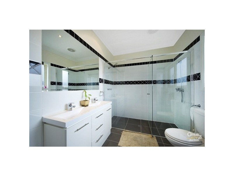 2/50 Rosewarne Avenue, Cheltenham VIC 3192