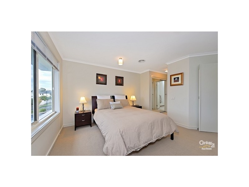 15 Cypress Point Parade, Heatherton VIC 3202
