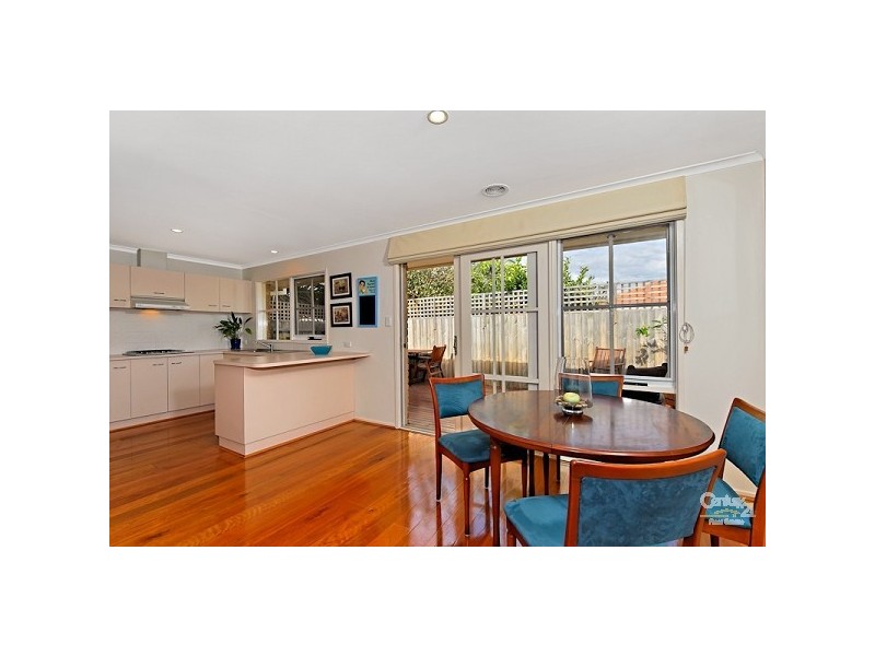 2/10 Harpley Street, Cheltenham VIC 3192