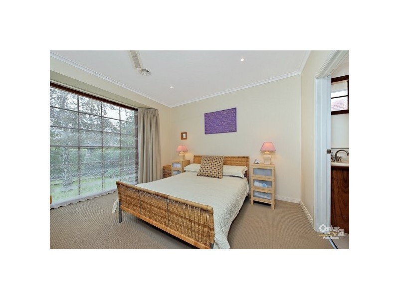 33 Elliott Street, Cheltenham VIC 3192