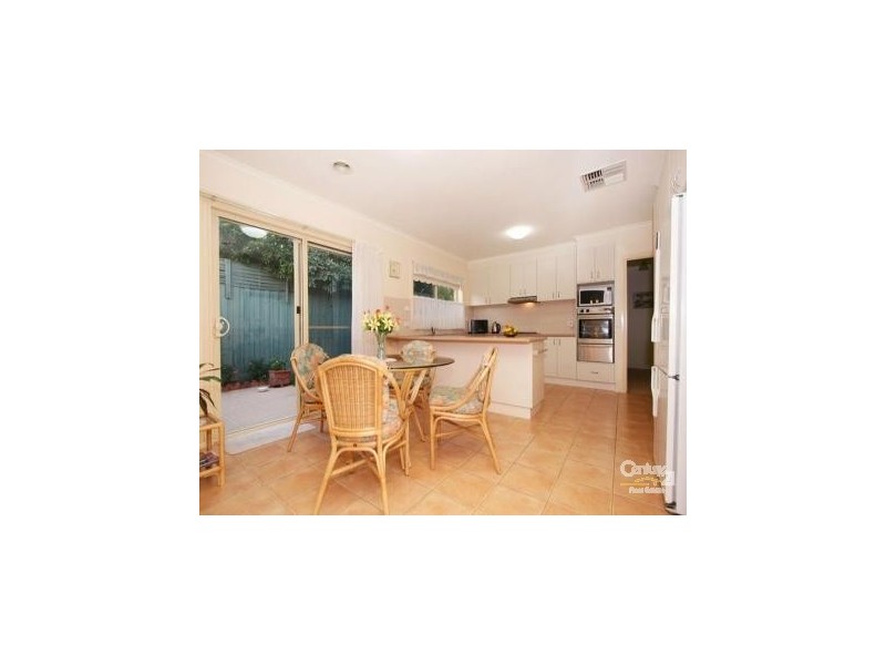 3/12 Waratah st, Mordialloc VIC 3195