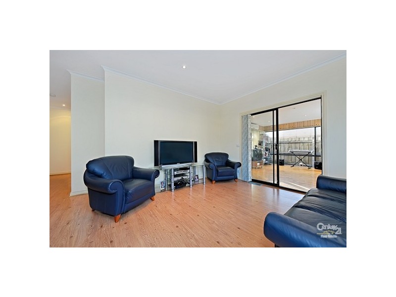 2/11 Farm Road, Cheltenham VIC 3192