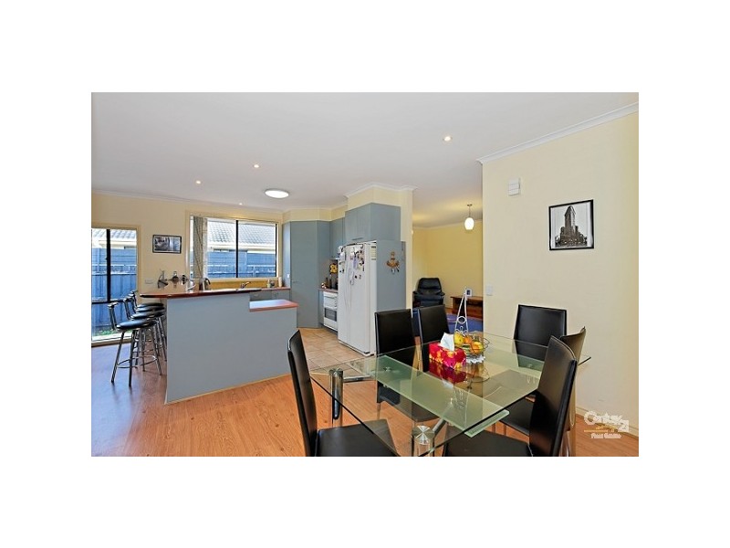 2/11 Farm Road, Cheltenham VIC 3192