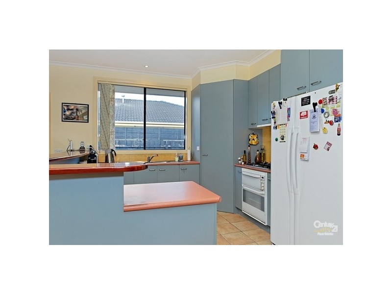 2/11 Farm Road, Cheltenham VIC 3192