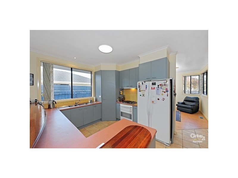 2/11 Farm Road, Cheltenham VIC 3192