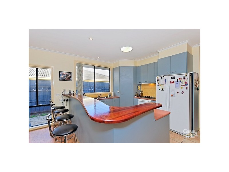 2/11 Farm Road, Cheltenham VIC 3192