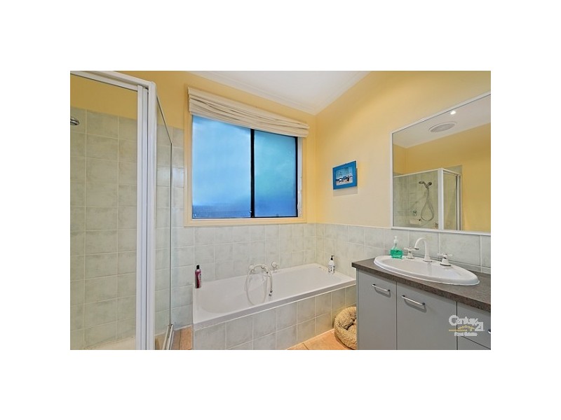 2/11 Farm Road, Cheltenham VIC 3192