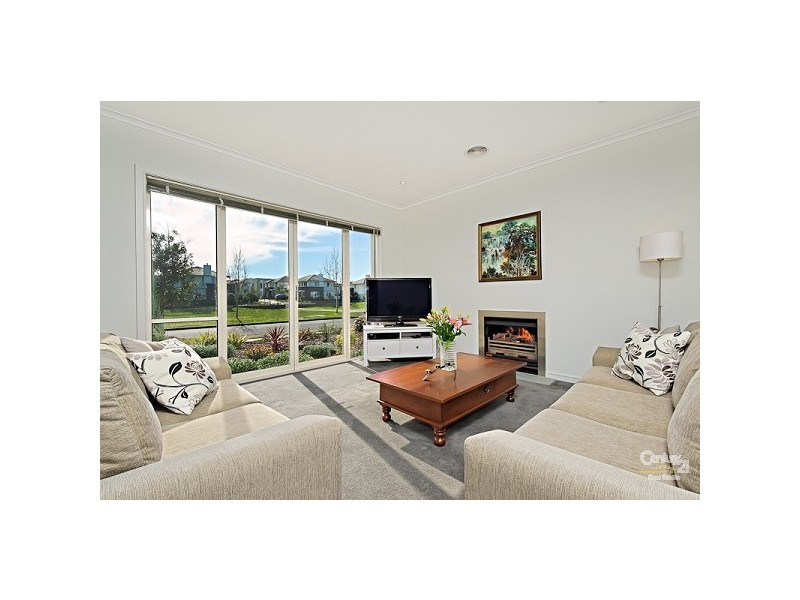 8 Augusta Square, Heatherton VIC 3202