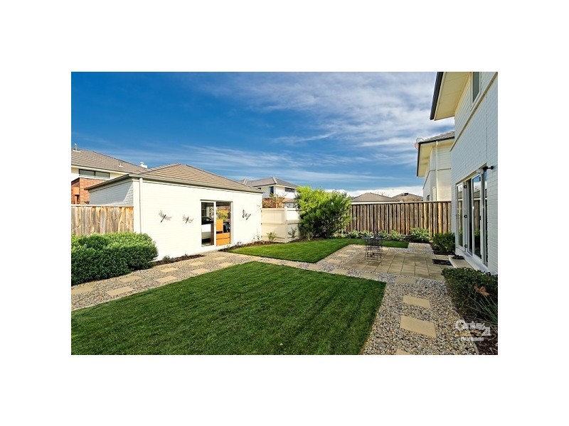 8 Augusta Square, Heatherton VIC 3202